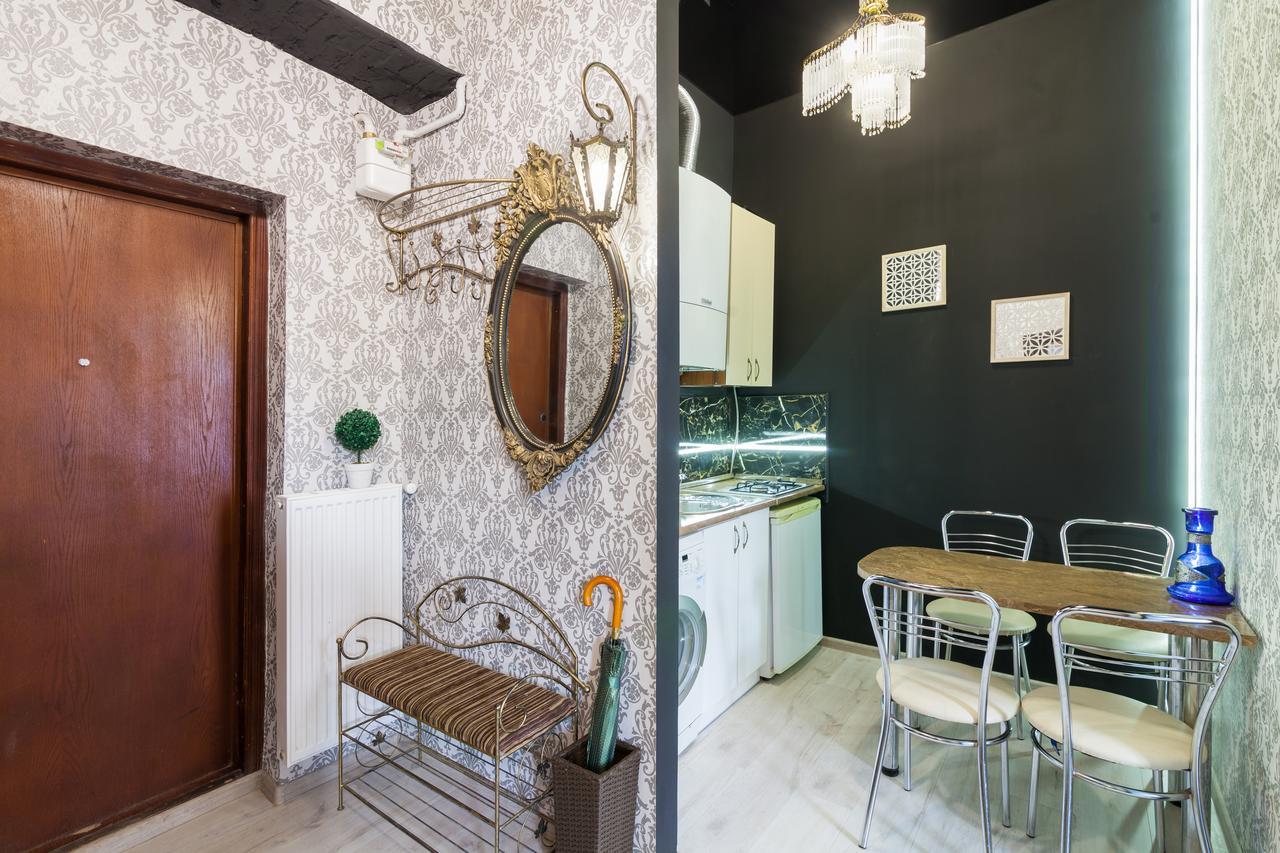 Austrian Apartments Leopolli Near Railway Station Lviv Buitenkant foto