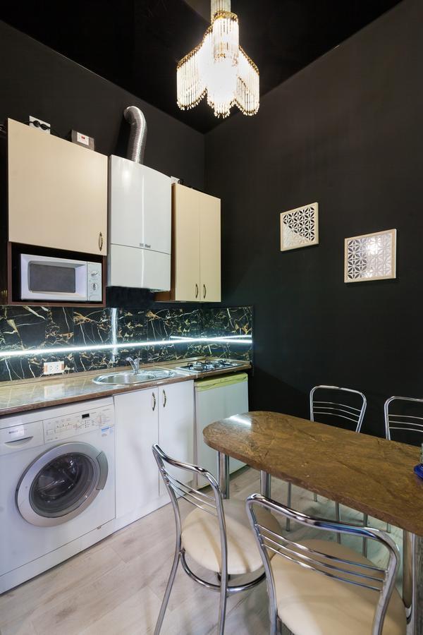 Austrian Apartments Leopolli Near Railway Station Lviv Buitenkant foto