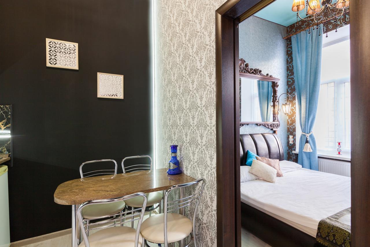 Austrian Apartments Leopolli Near Railway Station Lviv Buitenkant foto